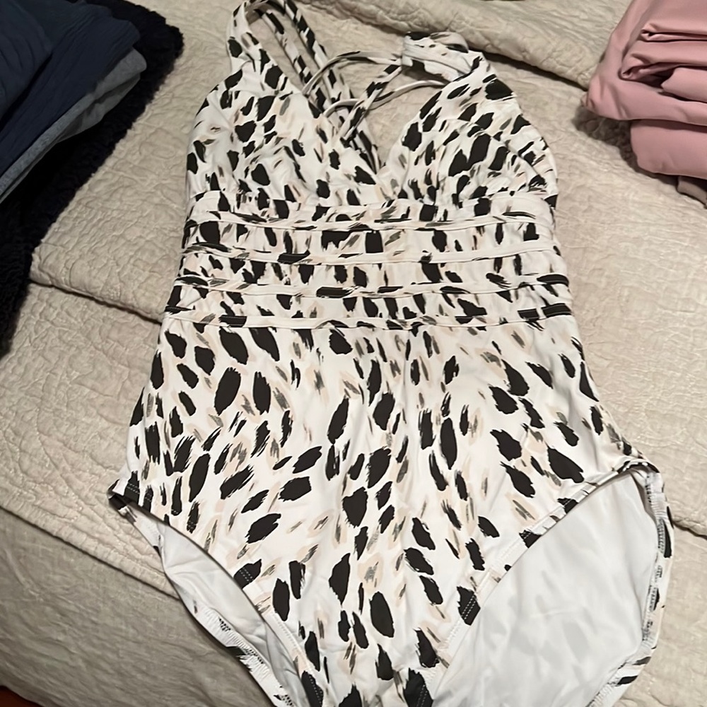 La Blanca swimsuit- 1pc